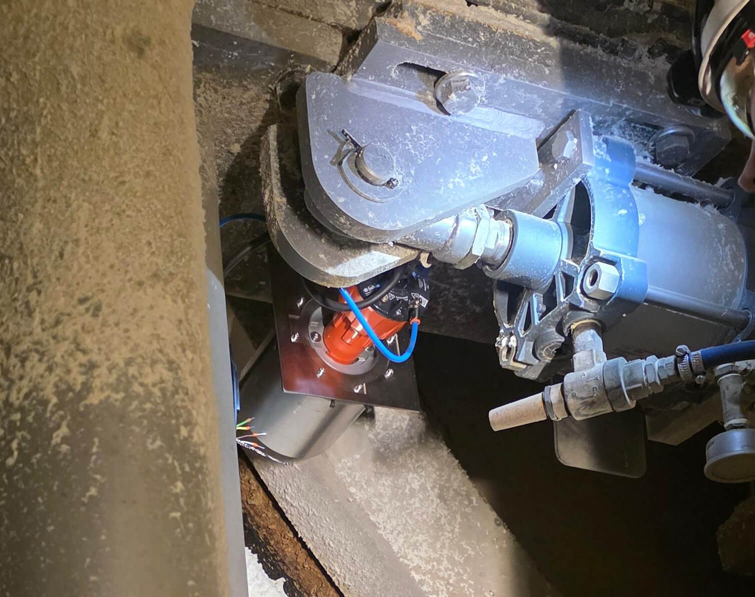 Spark detection system installed on industrial ductwork