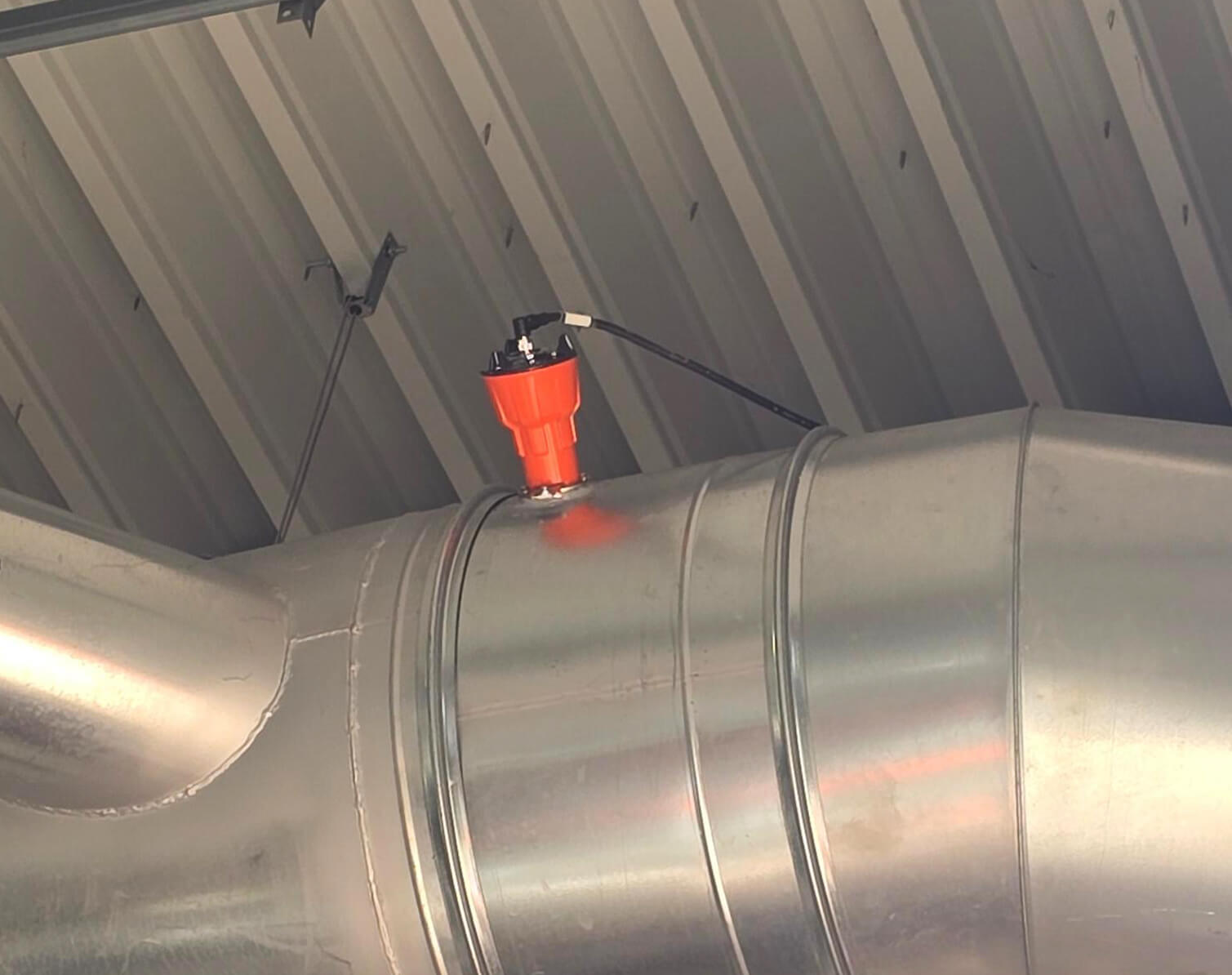 Spark detection and extinguishing system in operation