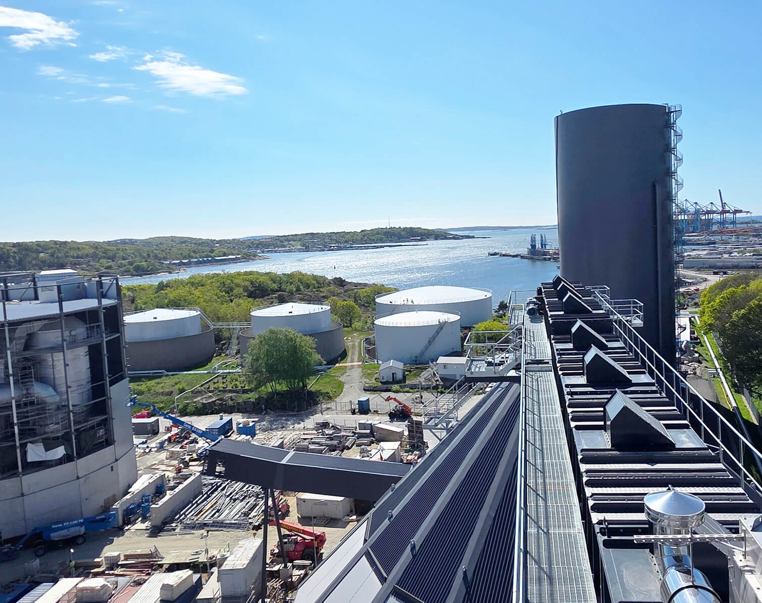 Industrial complex protected by a spark detection system